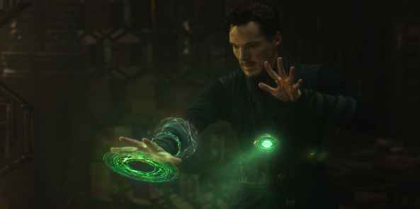 Benedict-Cumberbatch-as-Doctor-Strange-using-the-Eye-of-Agamotto
